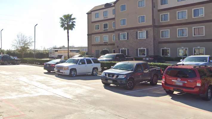 Holiday Inn Express & Suites Houston IAH Beltway 8 Airport Parking
