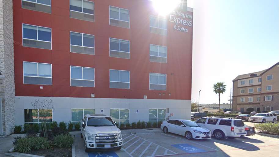 Holiday Inn Express & Suites Houston IAH Beltway 8 Airport Parking