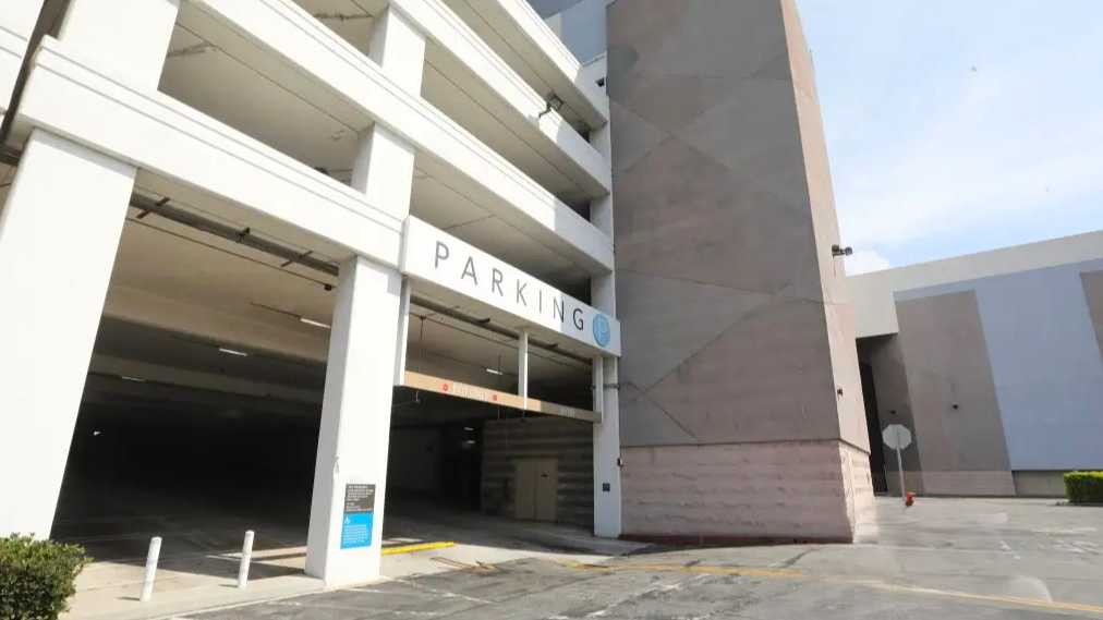 Premium Parking P1617 LAX Airport Parking