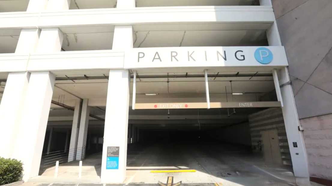 Premium Parking P1617 LAX Airport Parking
