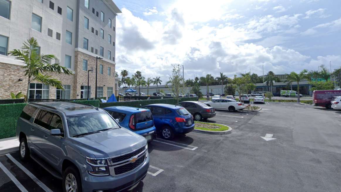 Hampton Inn East MIA Airport Parking