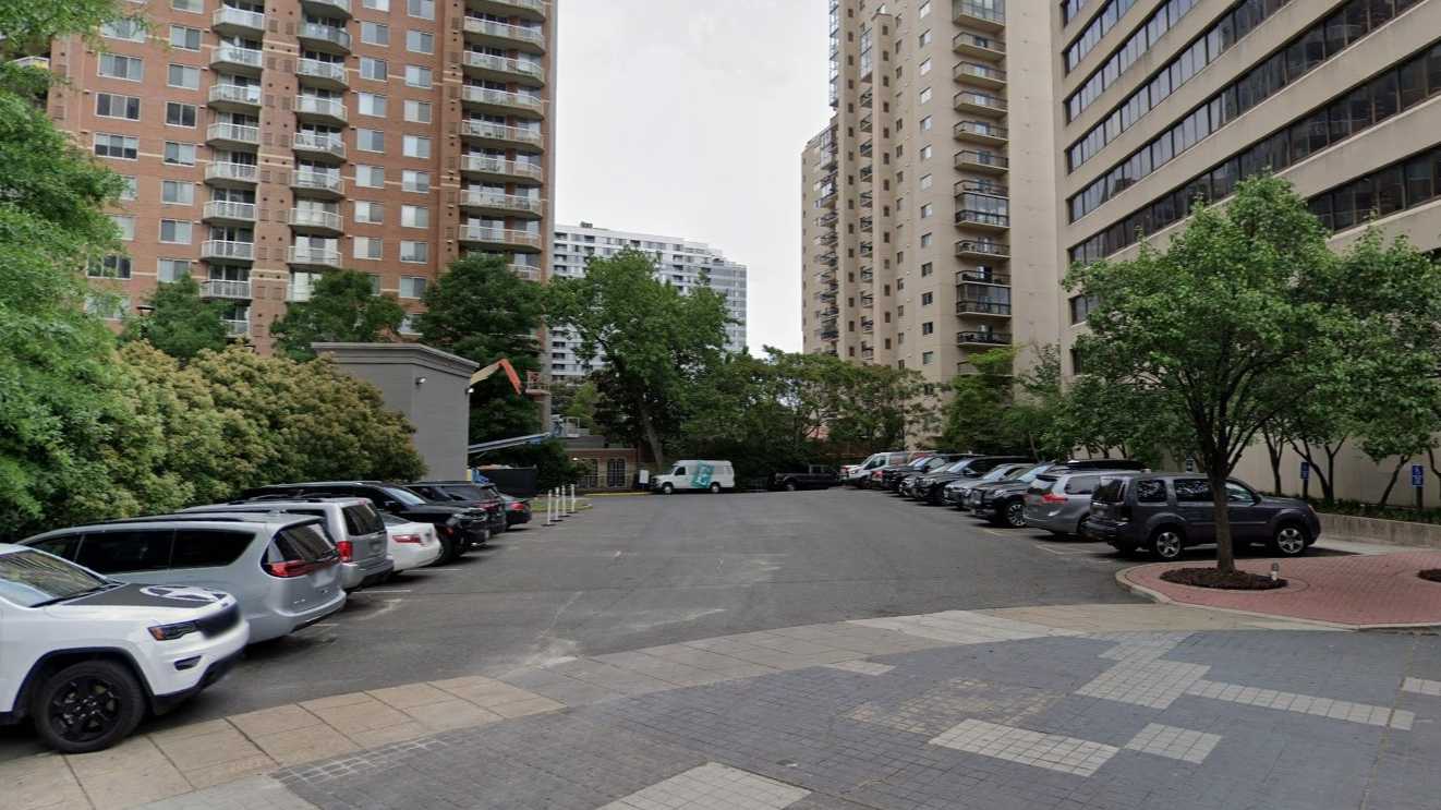 Embassy Suites by Hilton DCA Airport Parking