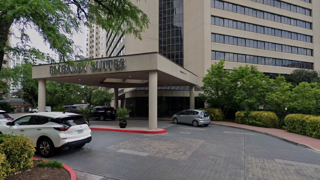 Embassy Suites by Hilton DCA Airport Parking