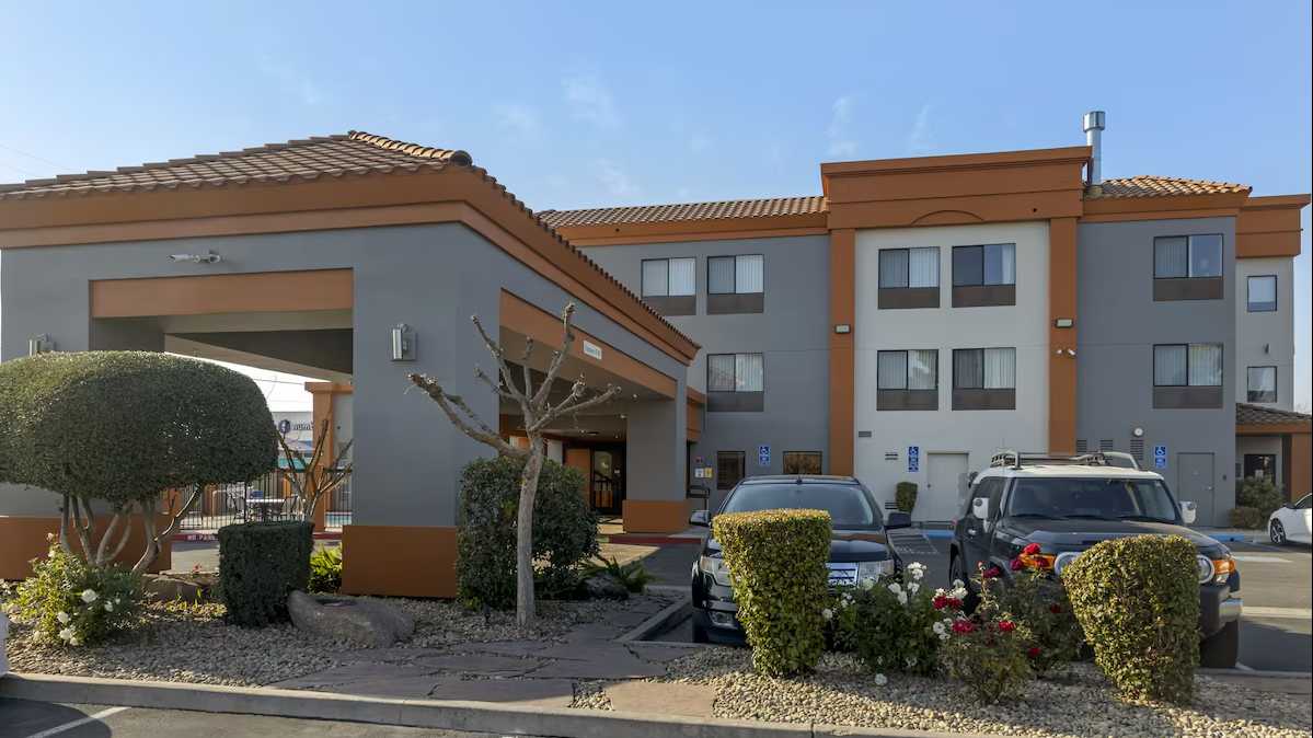 Best Western Plus Fresno Inn Shaw FAT Airport Parking