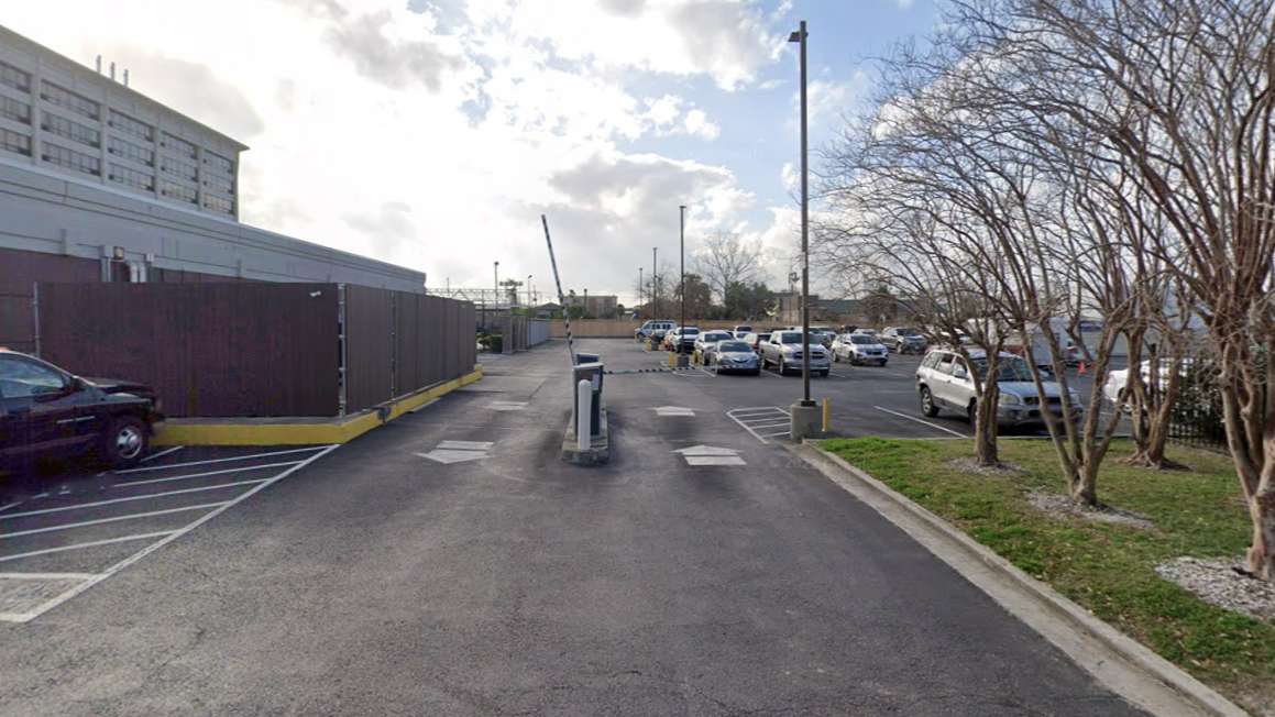 DoubleTree MSY Airport Parking