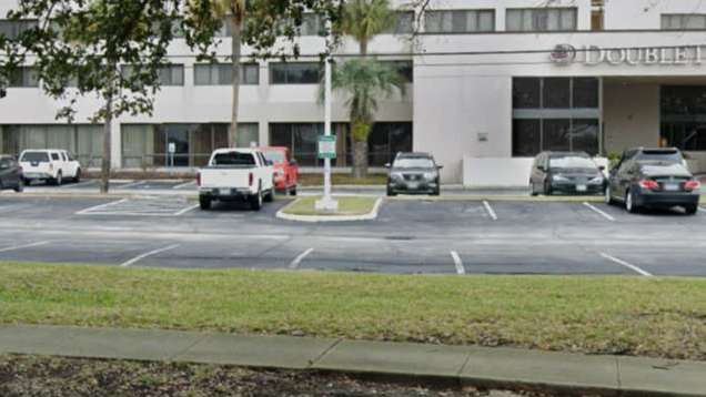 DoubleTree by Hilton HOU Airport Parking