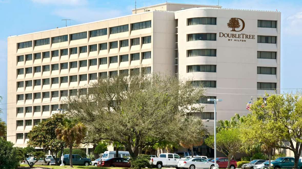 DoubleTree by Hilton HOU Airport Parking