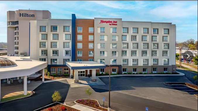 Hampton Inn by Hilton STL Airport Parking
