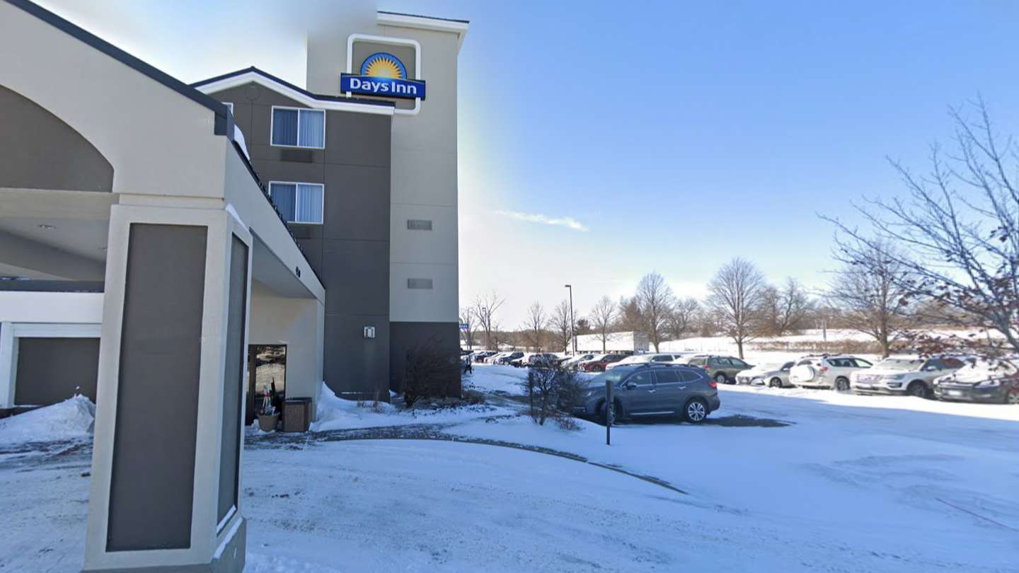 Days Inn by Wyndham MSP Airport Parking