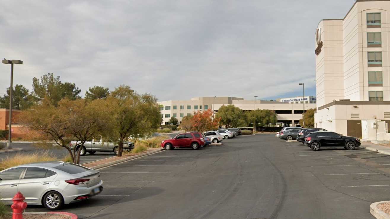 DoubleTree by Hilton LAS Airport Parking