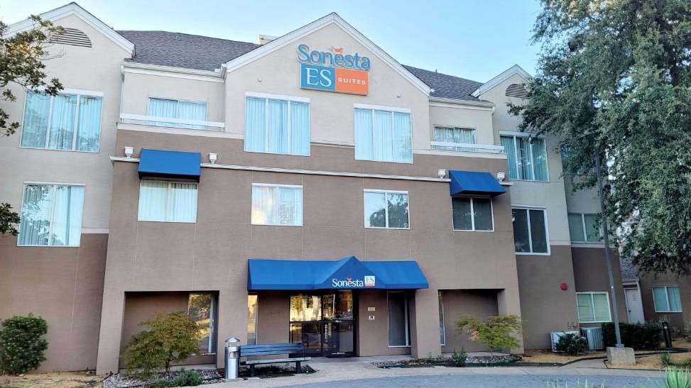 Sonesta ES Suites DAL Airport Parking