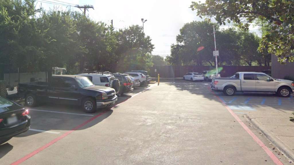 Sonesta ES Suites DAL Airport Parking