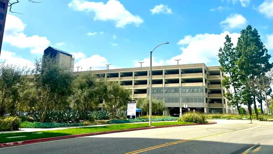 (M) GRIFFIN TOWERS SNA Airport Parking