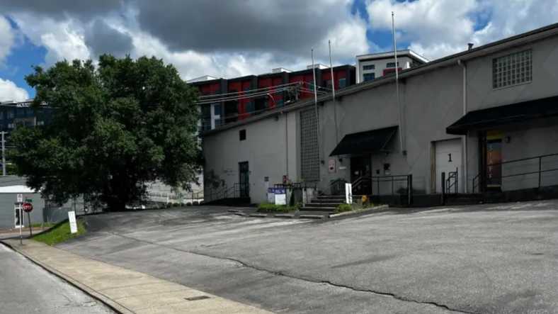 (M) AXE LOT BNA Airport Parking