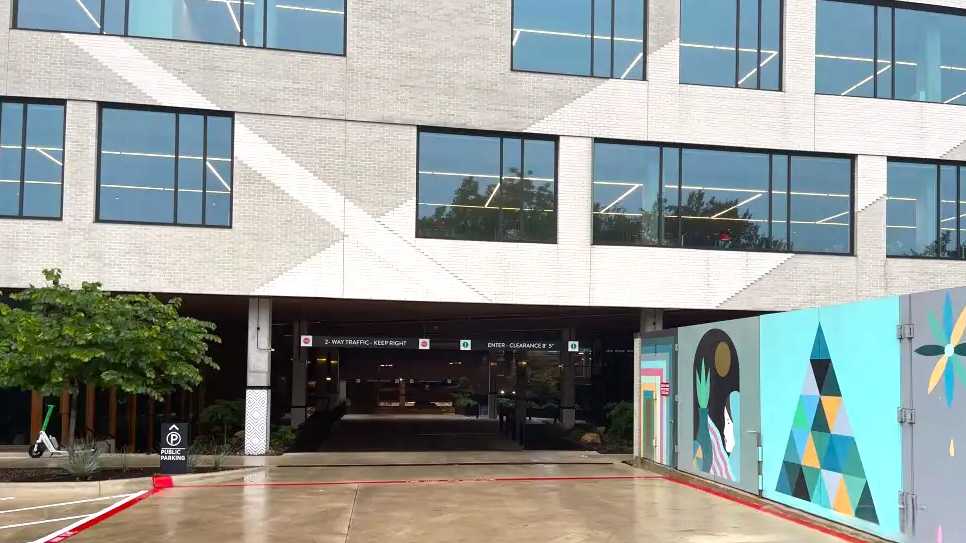 (M) BOULDIN CREEK GARAGE AUS Airport Parking