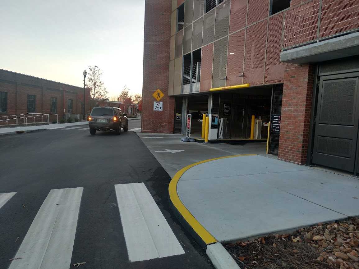 (M) BUS BARNS GARAGE BNA Airport Parking