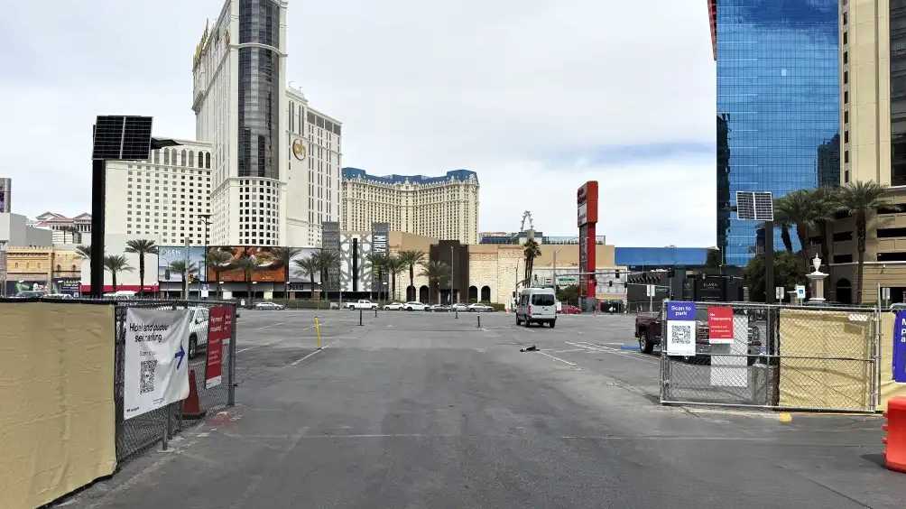 (M) HARMON SURFACE LOT LAS Airport Parking