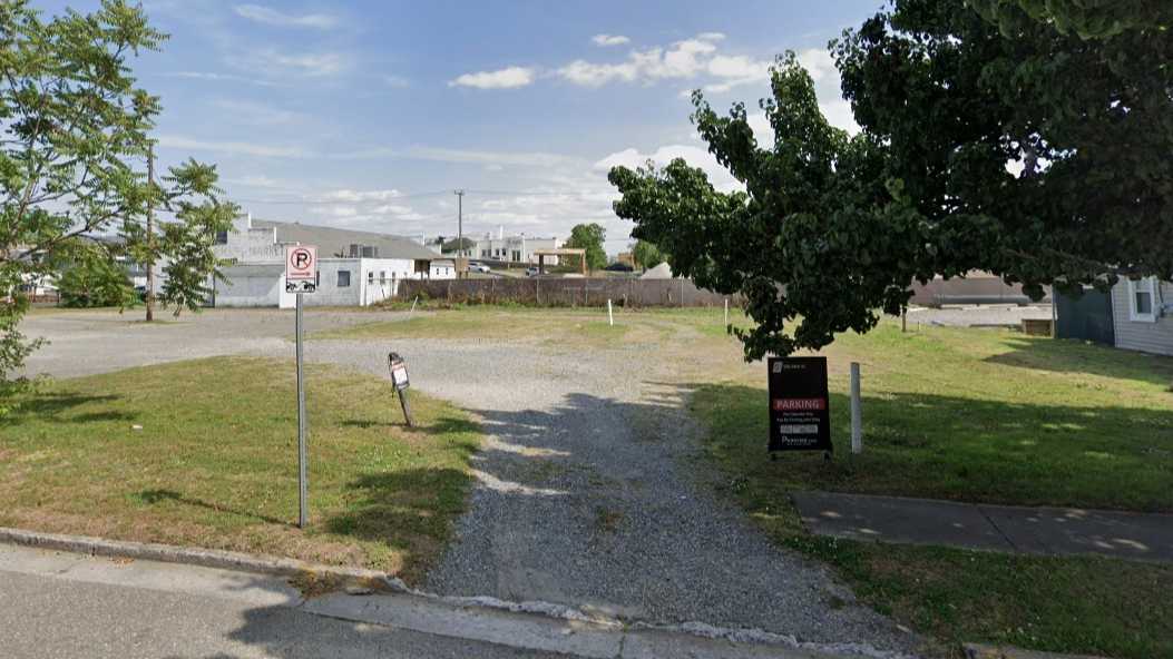 (M) 320-36 36TH ST (FENCE) PHF Airport Parking