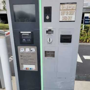 (M) 1960 E GRAND AVENUE LAX Airport Parking