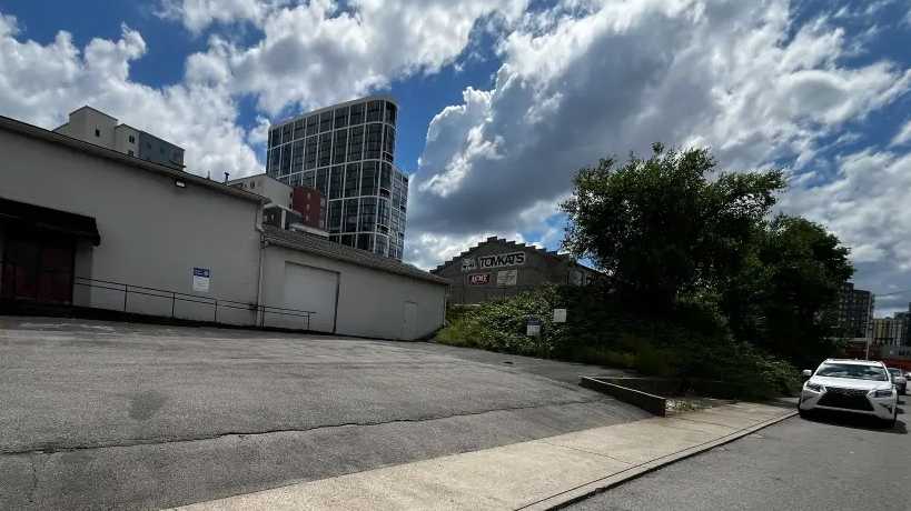 (M) AXE LOT BNA Airport Parking