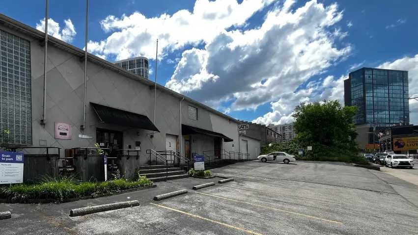 (M) AXE LOT BNA Airport Parking
