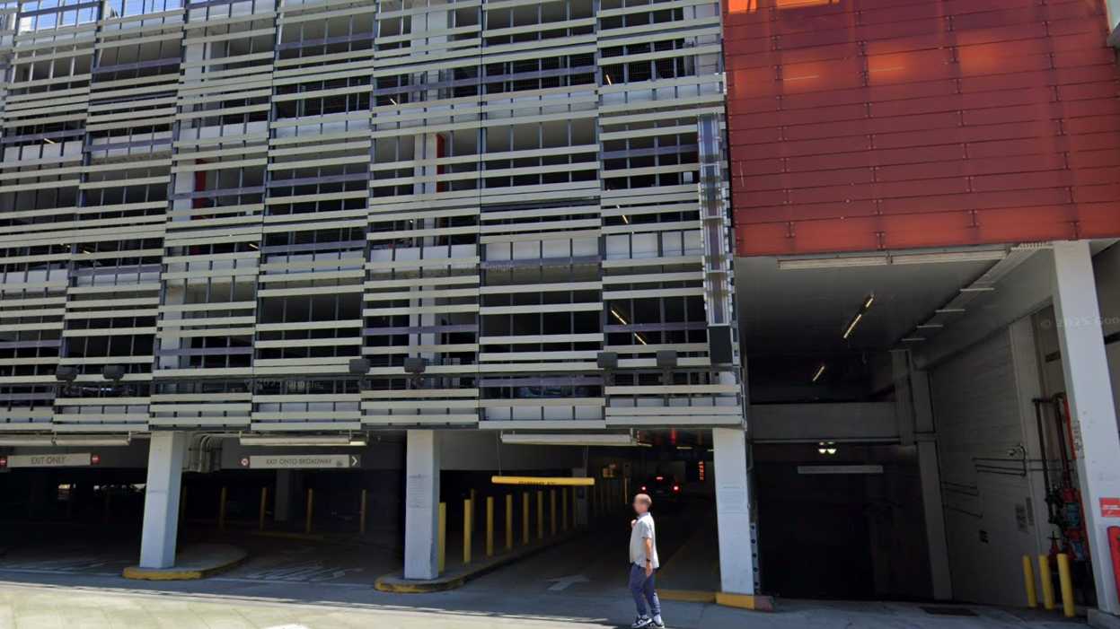 (M) PROMENADE GATEWAY LAX Airport Parking