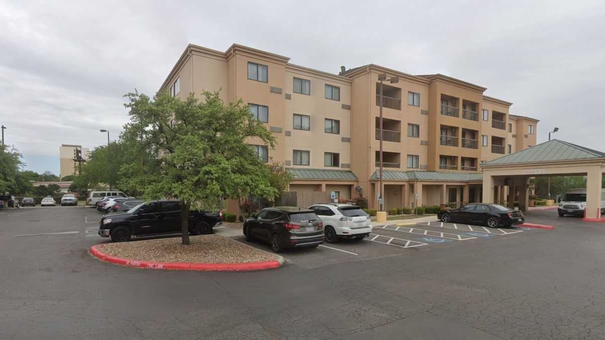 (M) COURTYARD MARRIOTT NORTH STAR MALL SAT Airport Parking