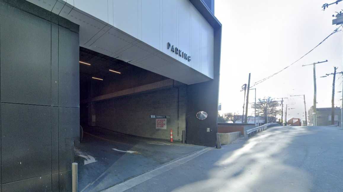 (M) ONE22ONE BNA Airport Parking