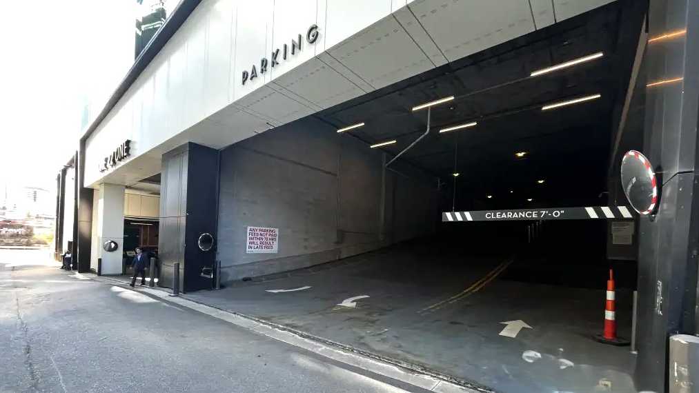 (M) ONE22ONE BNA Airport Parking