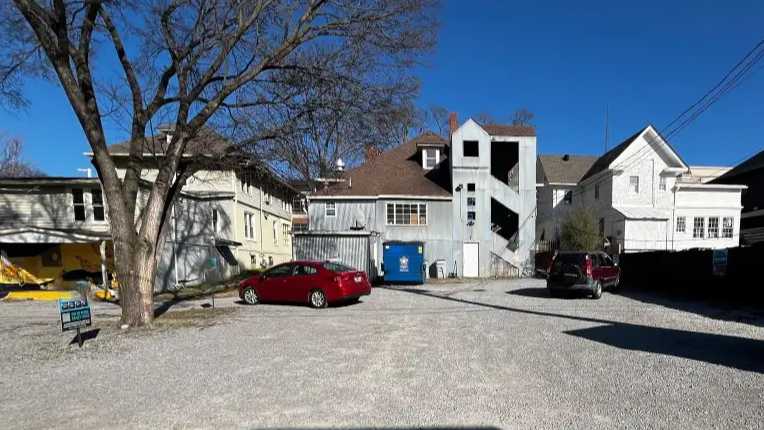(M) BERSTEIN LOT BNA Airport Parking
