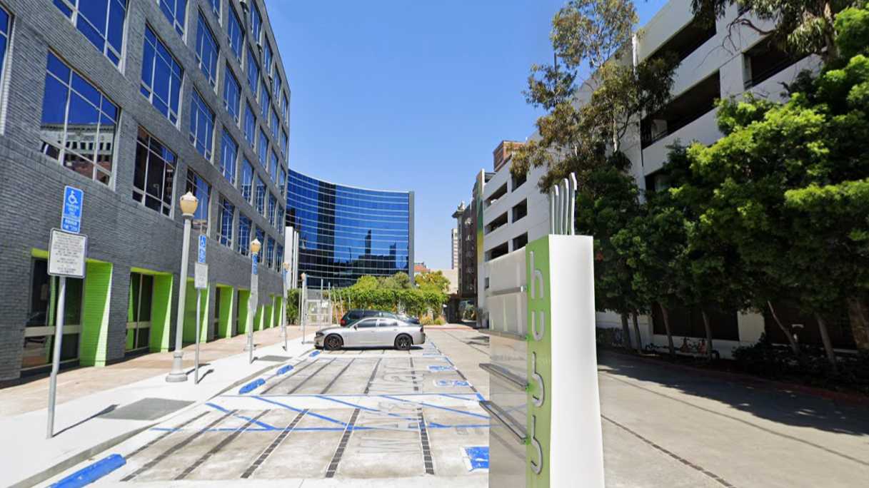 (M) THE HUBB LGB Airport Parking