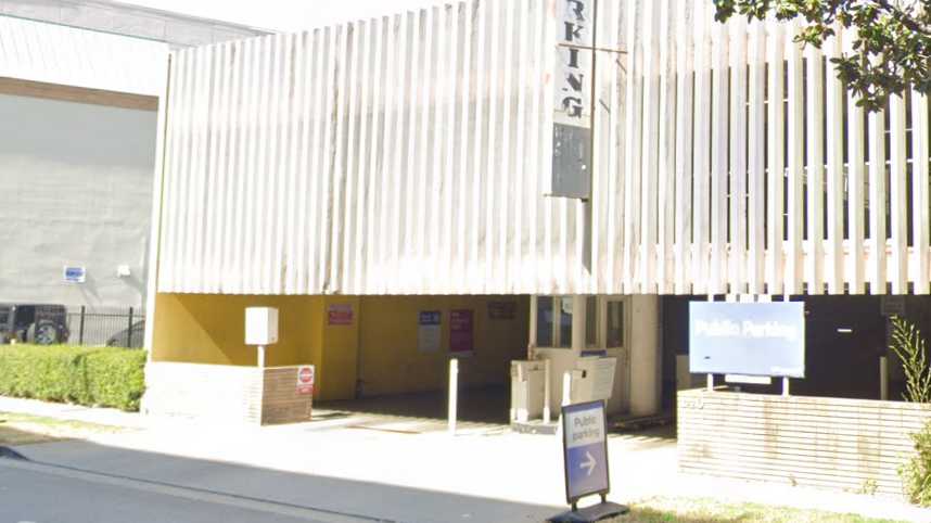(M) 140 S DOHENY DR. (BEVERLY HILLS) LAX Airport Parking