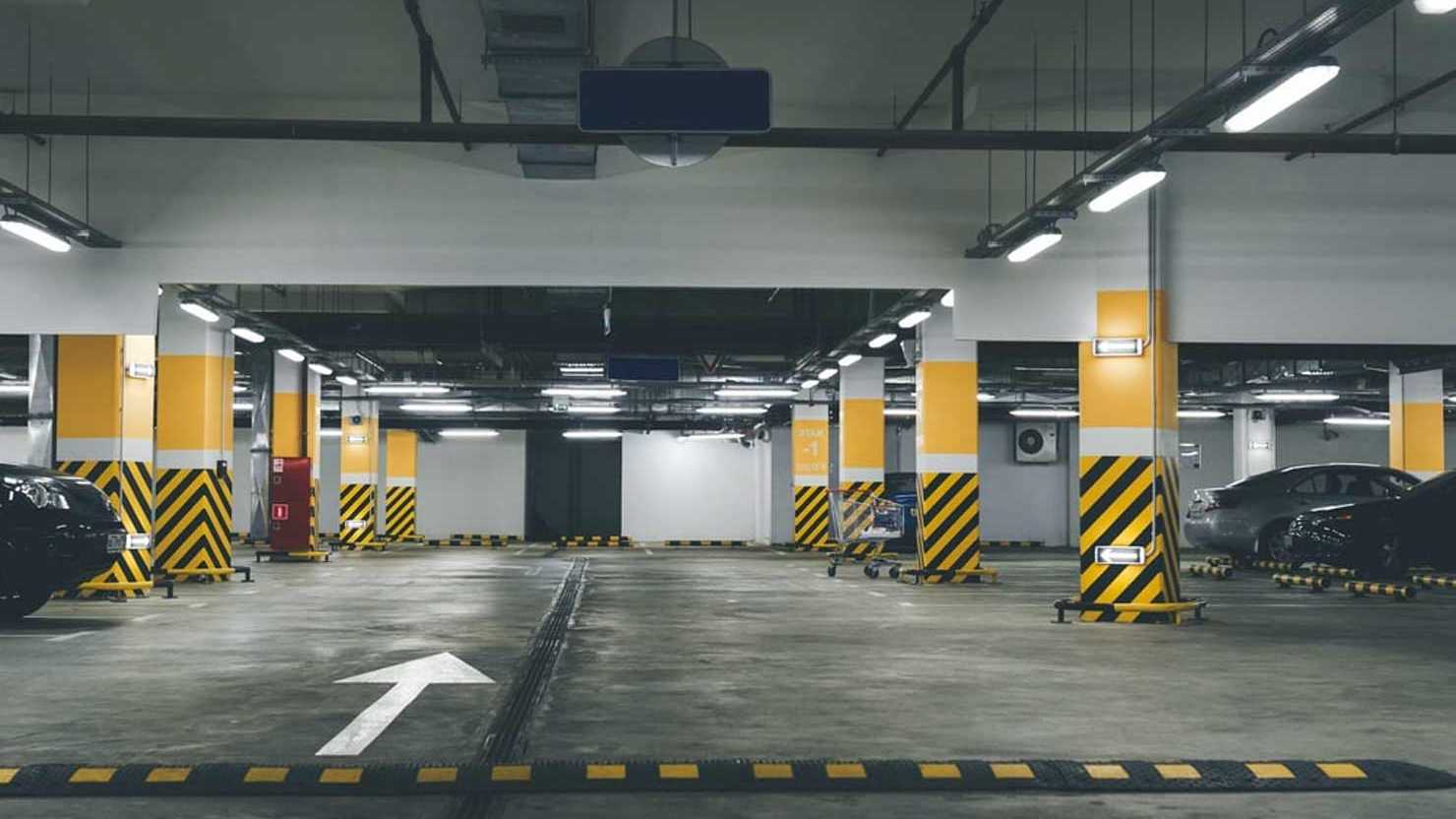 (M) NASHVILE YARDS WEST GARAGE BNA Airport Parking
