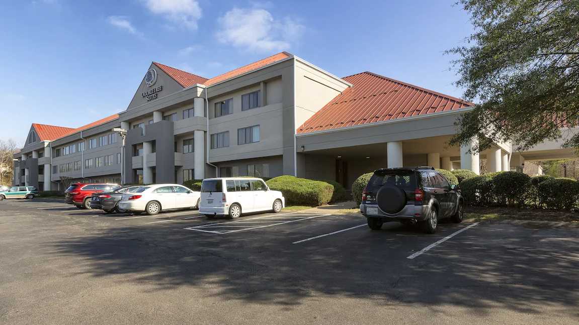 DoubleTree Suites by Hilton BNA Airport Parking