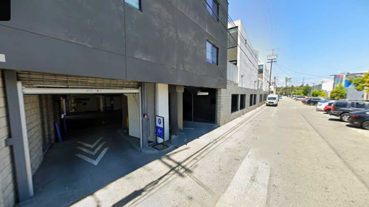 (M) Abbot Kinney LAX Airport Parking