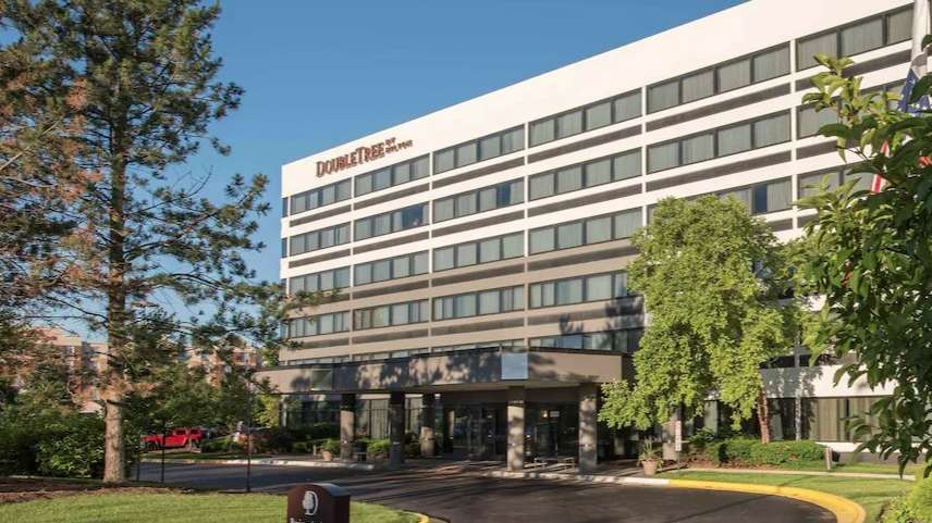 DoubleTree by Hilton Chicago Schaumburg ORD Airport Parking