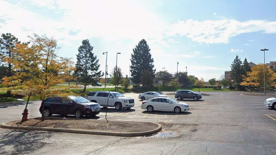 DoubleTree by Hilton Chicago Schaumburg ORD Airport Parking