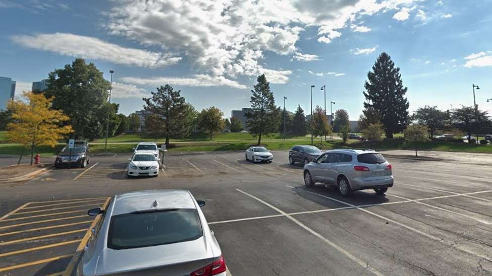 DoubleTree by Hilton Chicago Schaumburg ORD Airport Parking
