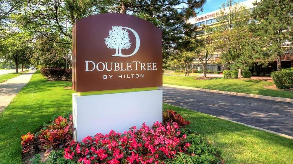 DoubleTree by Hilton Chicago Schaumburg ORD Airport Parking