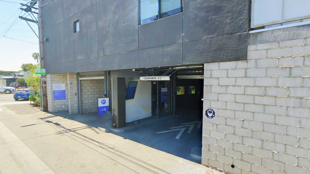 (M) Abbot Kinney LAX Airport Parking