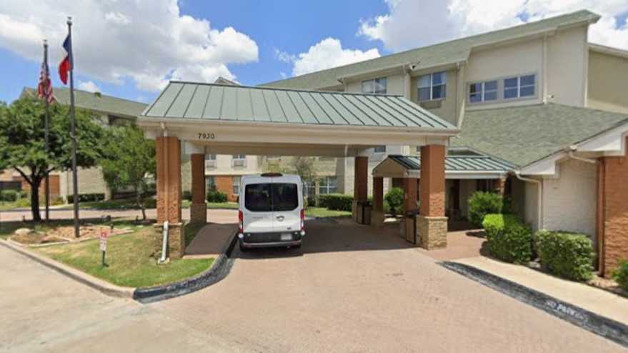 Candlewood Suites DAL Airport Parking