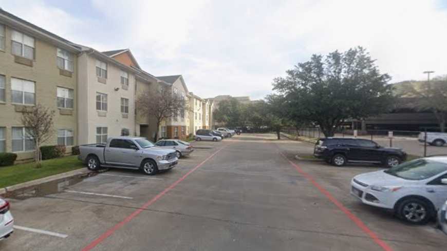 Candlewood Suites DAL Airport Parking