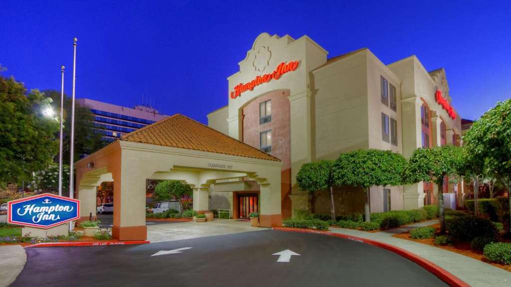 Hampton Inn SJC Airport Parking