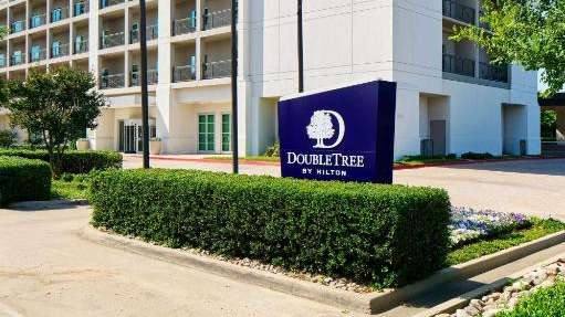 DoubleTree by Hilton DAL Airport Parking