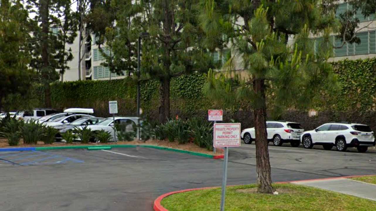 Holiday Inn & Suites SNA Airport Parking