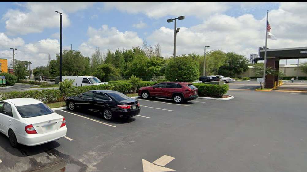 La Quinta Inn & Suites by Wyndham TPA Airport Parking
