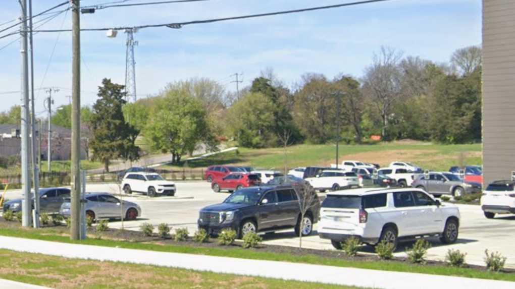 Holiday Inn BNA Airport Parking