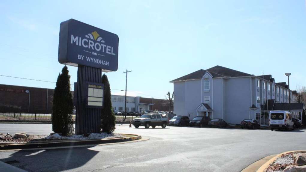 Microtel Inn by Wyndham ATL Airport Parking