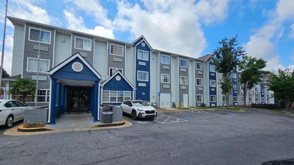 Microtel Inn by Wyndham ATL Airport Parking