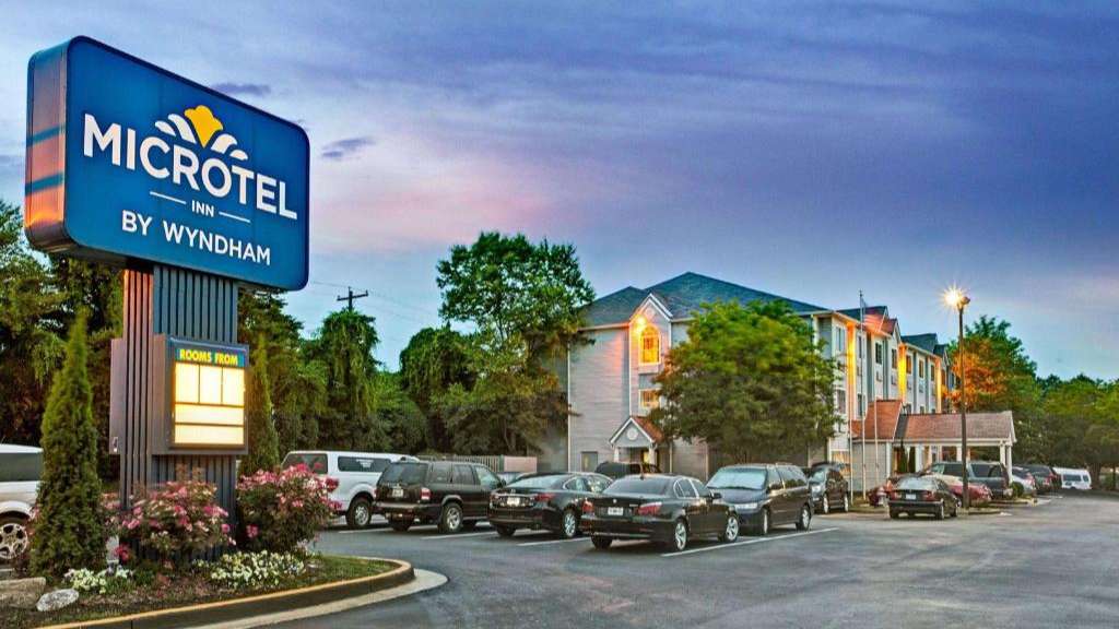 Microtel Inn by Wyndham ATL Airport Parking